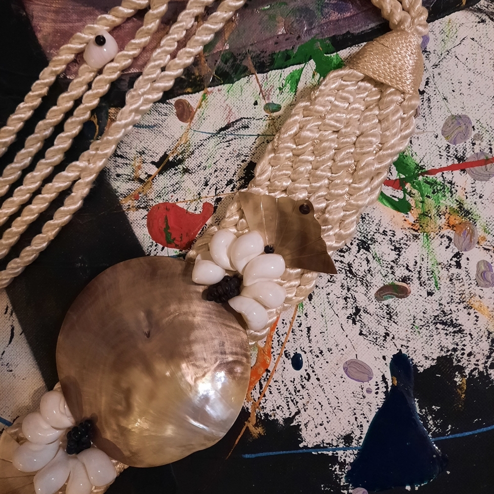 1980's rope belt w/ Mother of Pearl & shells - Picture 10 of 11